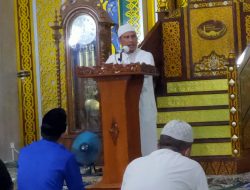 Tarawih Pertama, Sekda Provinsi Kepri Sholad Di Masjid Raya Nur Ilahi Dompak