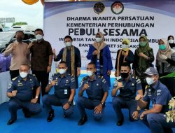 Gubernur Kepri Hadiri Pembagian Sembako oleh Dharma Wanita Persatuan Kementrian Perhubungan