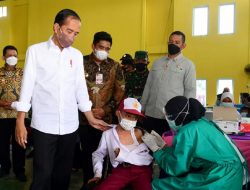 Presiden Jokowi Didampingi Gubernur Ansar Tinjau Vaksinasi Booster di Kabupaten Bintan