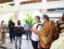 Gubernur Kepri Sambut Wisman Pertama di Nongsapura dari Singapura