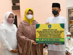 Gubernur Ansar Serahkan Bantuan Rp920 Juta Untuk Masjid An-Nur Kawal 