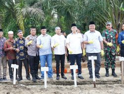 Wabup Asahan Letakkan Batu Pertama Pembangunan Mushala Siti Amin