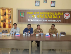 Pemkab Asahan Serahkan Buku Tabungan Pinjaman Bergulir