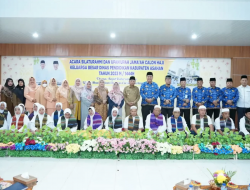 Bupati Upah-upah 22 JCH Keluarga Besar Dinas Pendidikan