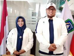 Pemeriksaan Kesehatan Rahma-Rizha Kompak Gunakan Seragam Olahraga Warna Putih