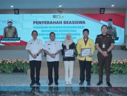 Pemkab Asahan Serahkan Beasiswa Bagi Mahasiswa Berprestasi dari Keluarga Tidak Mampu