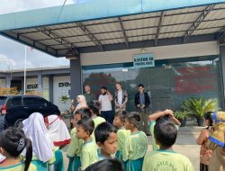 Belajar Bahasa Inggris Jadi Seru! Polibatam Bawa Native Speaker ke Reliance School