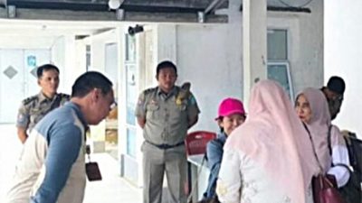 Ketua Komisi I DPRD Anambas Jenguk Korban Diduga Keracunan MGB di RS Palmatak