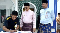 Bupati Serahkan Armada Operasional Persampahan ke Pemerintah Desa Tarempa Barat