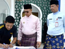 Bupati Serahkan Armada Operasional Persampahan ke Pemerintah Desa Tarempa Barat