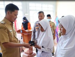 24.498 Masker Dibagikan Pemkab Anambas, Mitigasi Dampak Kabut Asap Lintas Batas Dimulai dari SDN 001 Tarempa
