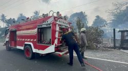 Gudang Rongsokan di Tanjung Unggat Terbakar, Warga Panik