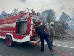 Gudang Rongsokan di Tanjung Unggat Terbakar, Warga Panik