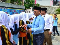 Aksi Bergizi di SMPN 1 Siantan, Bupati Aneng Tekankan Konsistensi Tablet Tambah Darah Tiap Senin