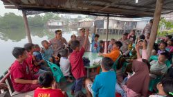 Humanis, Kapolresta Tanjungpinang Sarapan Lesehan Bareng 60 Anak di Pondok Baca Tanjung Unggat