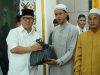 Wagub Kepri Gelar Jumat Berkah di Ganet, Bagikan Sembako untuk Dhuafa