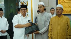 Wagub Kepri Gelar Jumat Berkah di Ganet, Bagikan Sembako untuk Dhuafa