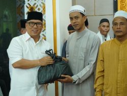 Wagub Kepri Gelar Jumat Berkah di Ganet, Bagikan Sembako untuk Dhuafa